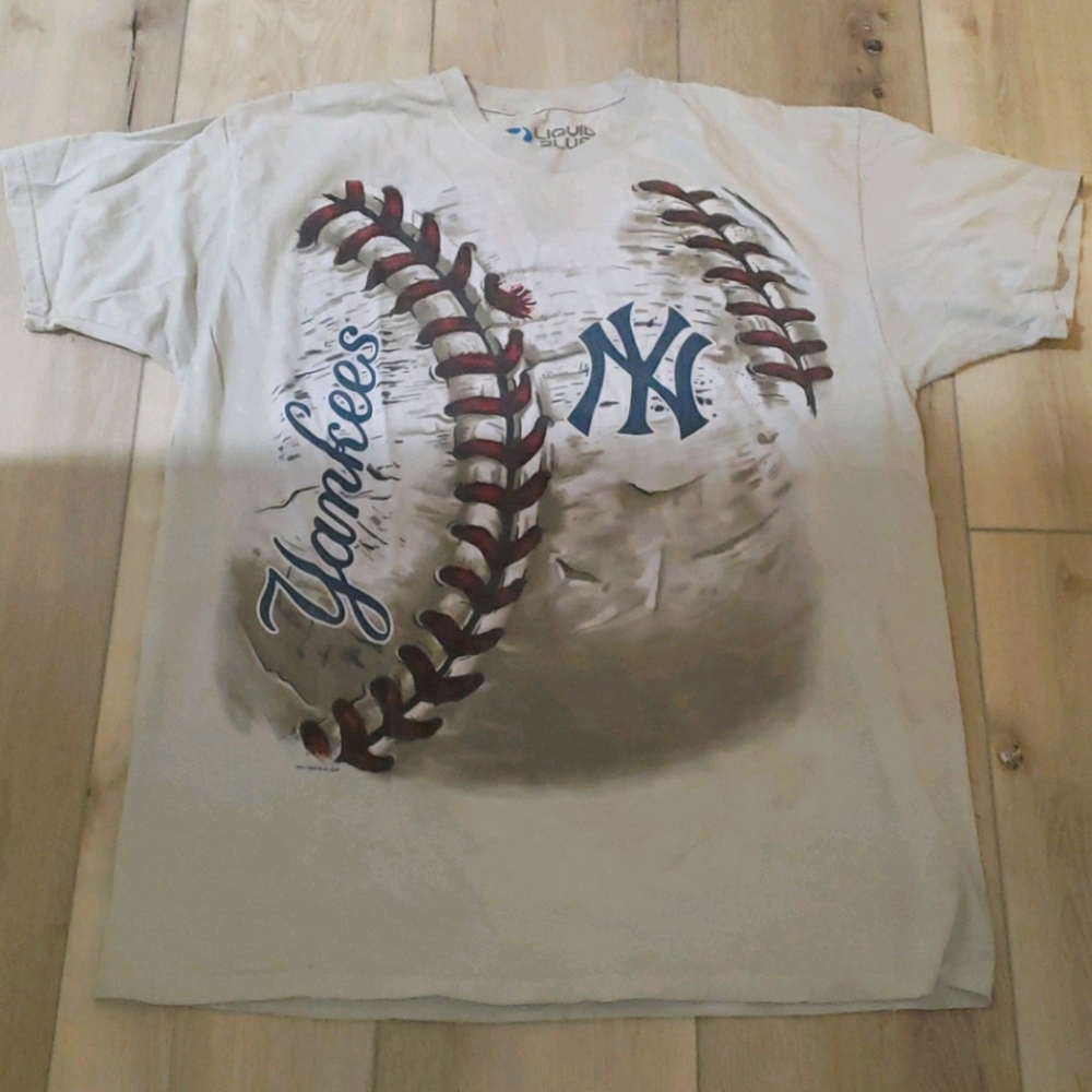 Men's New York Yankees T Shirt - good condition